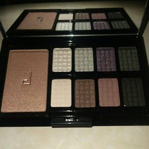 Doucce freematic eyeshadow pro palette